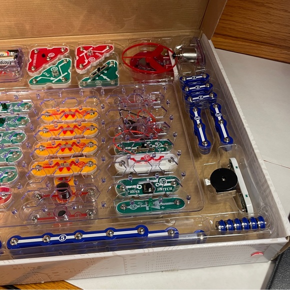 Elenco Electronic Snap Circuits Kit 300 Projects Large Kit - Picture 8 of 8